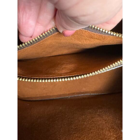 Louis Vuitton NWOT NeoNoe MM Bucket Bag in Caramel w/Dust Bag, Box & Ribbon - Picture 14 of 16